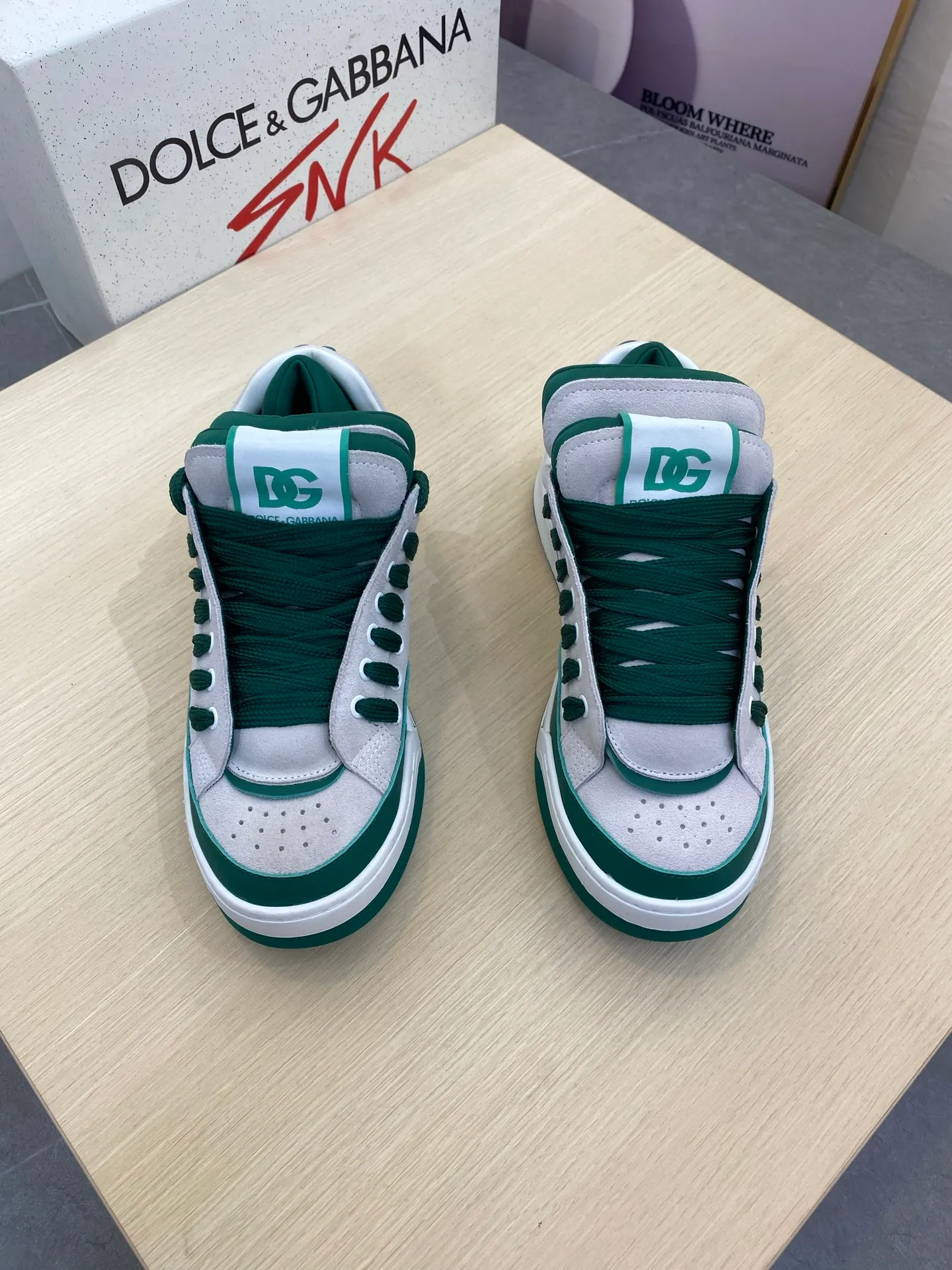 P740••New arrivals••Dolce&Gabbana••DG✔️High-end men's sports•casual shoes. Original goods from top counters. Original imported cowhide, multi-material splicing design ➕Imported cowhide lining, cowhide feet ➕Original TPR elastic outsole.  Size: 39-44 (38, 45 customized)